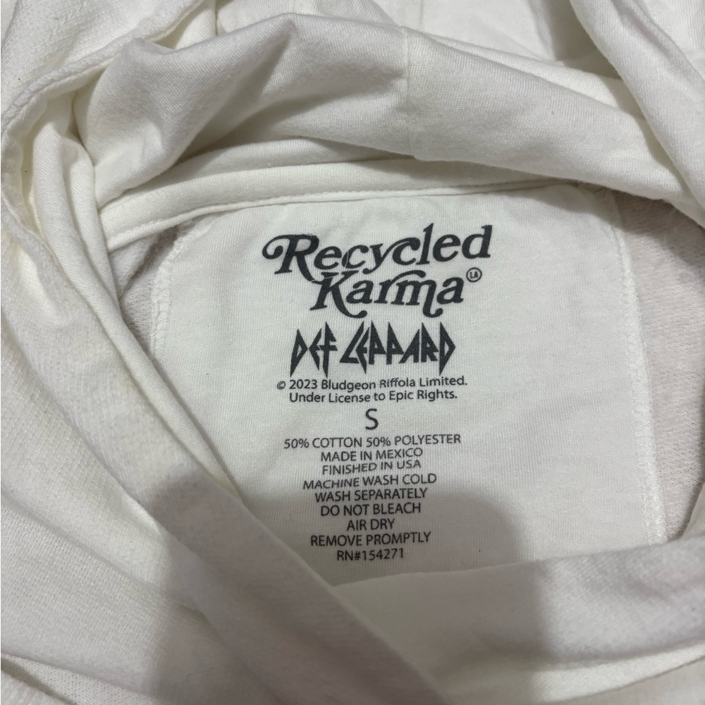 Women’s Def Leppard graphic hoodie. Size S. NWOT. - Picture 3 of 7